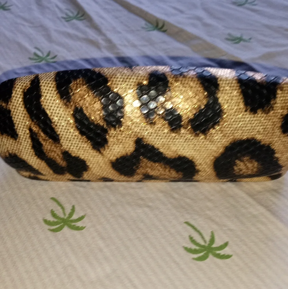 Sunglasses Holder - Picture 4 of 4